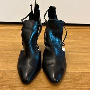 Zara. Size 40. Heeled black sandals.